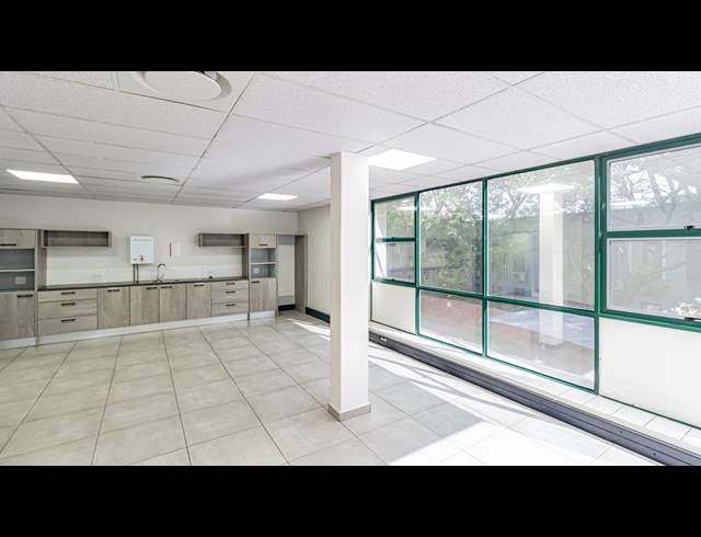 633M² OFFICE TO LET IN FERNDALE
